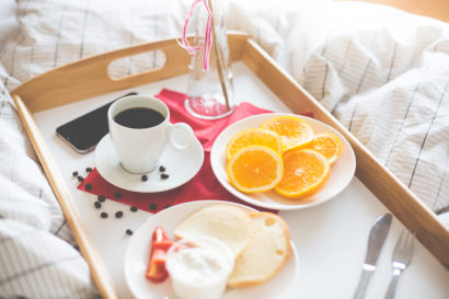 fresh-romantic-morning-breakfast-in-bed-picjumbo-com